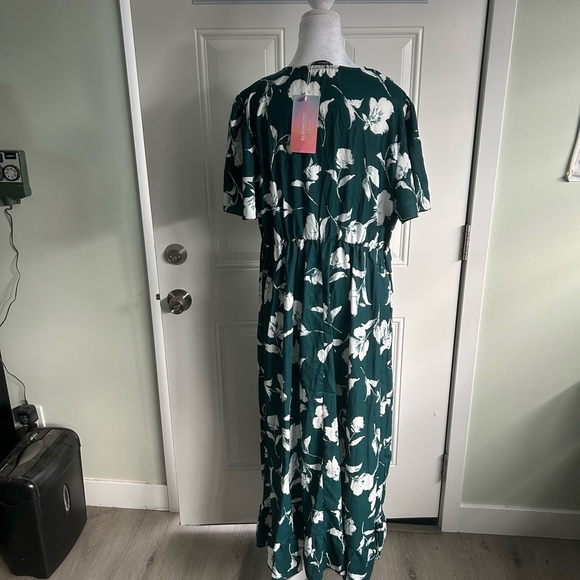 BloomChic dress - Picture 2 of 3